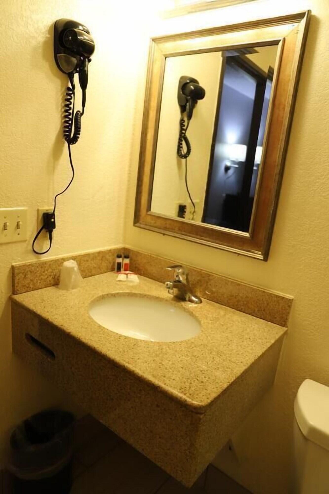 Super 8 By Wyndham Richmond Airport Va Otel Sandston Dış mekan fotoğraf