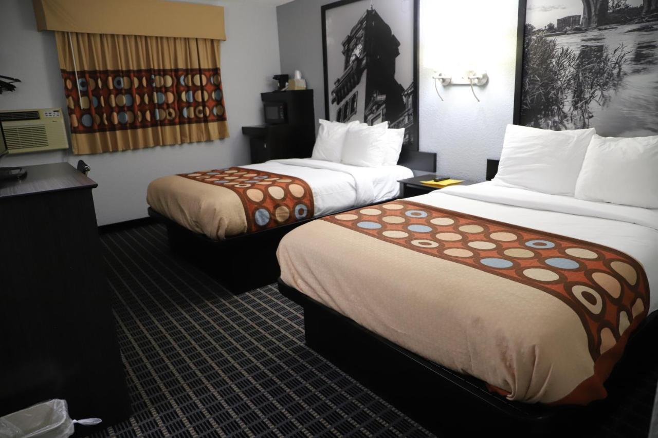 Super 8 By Wyndham Richmond Airport Va Otel Sandston Dış mekan fotoğraf